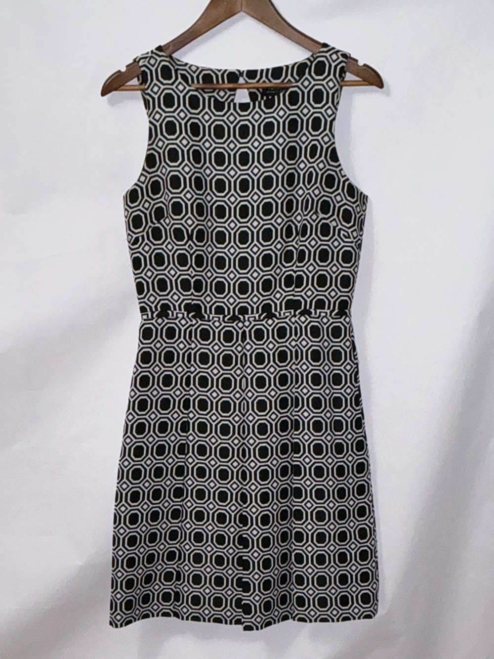 Tahari Sleeveless Black and White Dress, Size 6